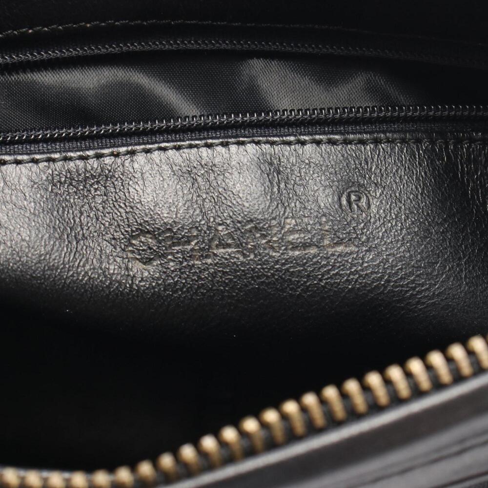 CHANEL Black Lambskin Leather Shoulder Bag - Picture 4 of 6